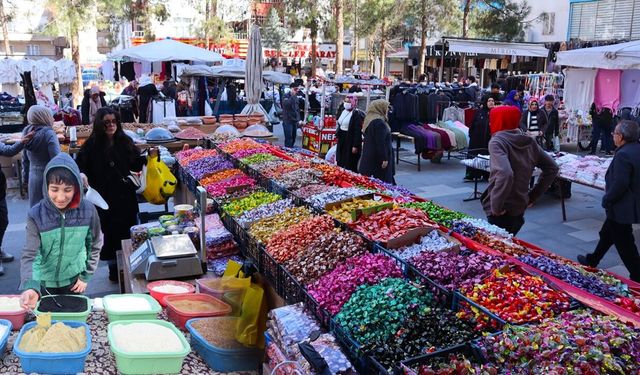 Diyarbakır’da yoksulun ‘Açık AVM’sinde bayram yoğunluğu