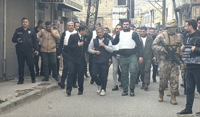 3 kişiyi rehin alan 1 kişiyi yaralayan hükümlüye operasyon