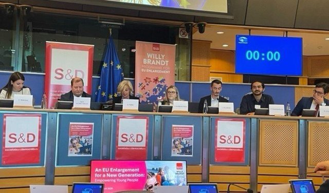 DEM Parti'li Kağanarslan: 27 Şubat çağrısı büyük bir şanstır