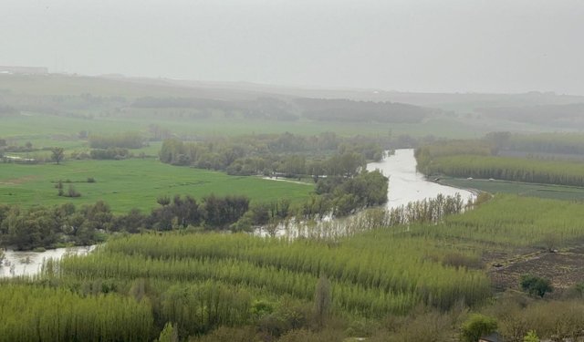 Diyarbakır'da Dicle nehri taştı; Hevsel sular altında kaldı