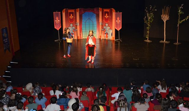 Diyarbakır’da çocuklar tiyatroyla buluştu