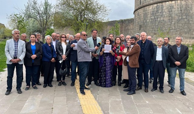 Diyarbakır’dan çağrı: Süreç yasal aşamaya geçsin
