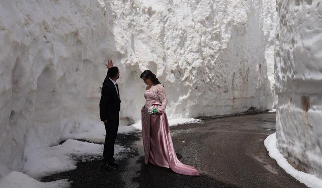 Gelin ve damat kar tünelinde fotoğraf çekimi yaptı
