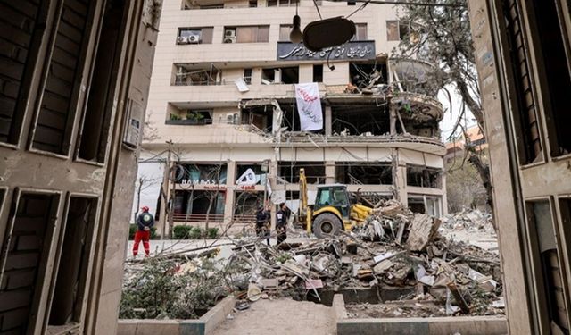 İran’da 115 binden fazla yapı hasar gördü