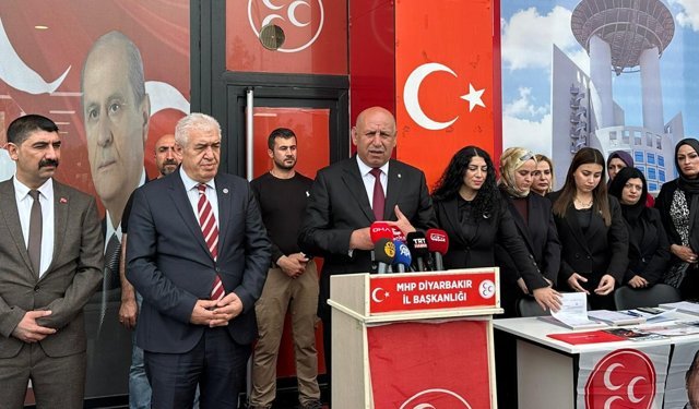 MHP Diyarbakır’da 500 kişiye rozet taktı