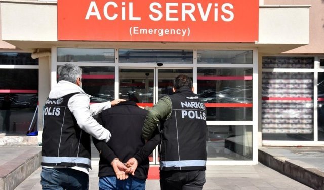 Midelerinde uyuşturucu sevkiyatı yapan 2 kişi tutuklandı