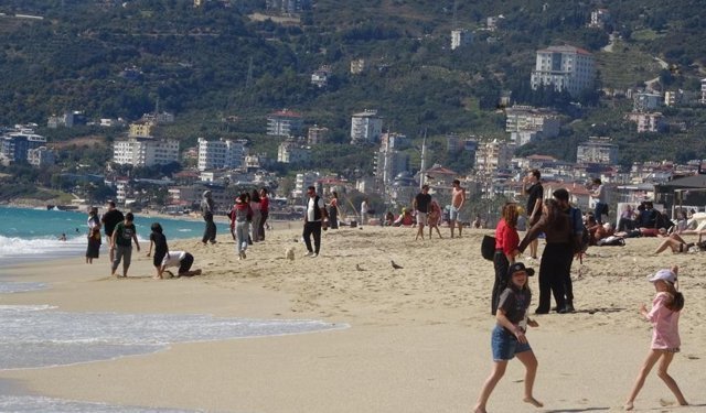 Türkiye'de kış Antalya'da yaz