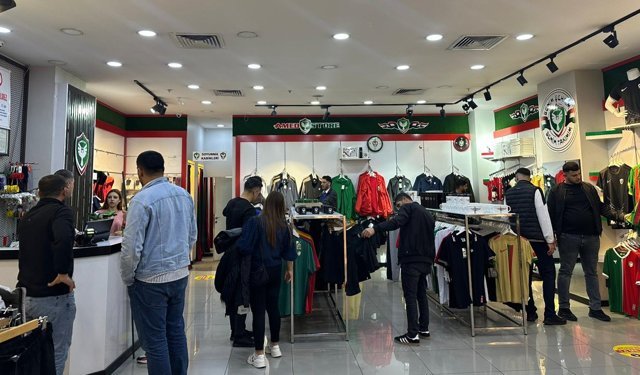 Amed Store’da şampiyonluk heyecanı satışlara yansıdı