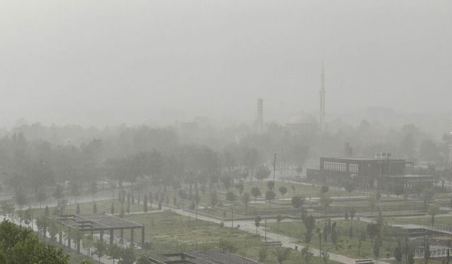 Diyarbakır’da gök yarıldı, bulutlar yere indi