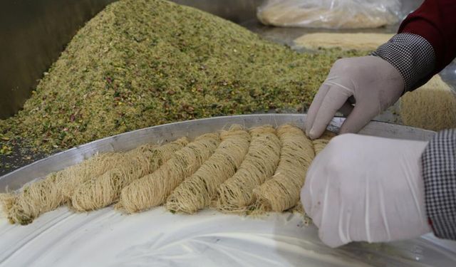 Diyarbakır’da tatlıcılarda bayram mesaisi başladı