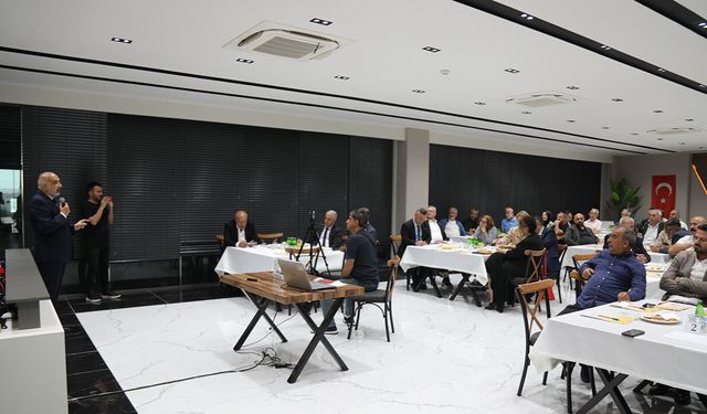 Diyarbakır’da tekstil sektörünün geleceği masaya yatırıldı