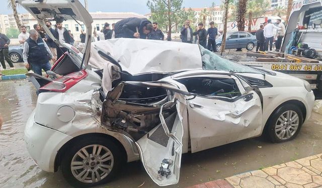 Otomobilin üzerine devrilen güneş paneli can aldı