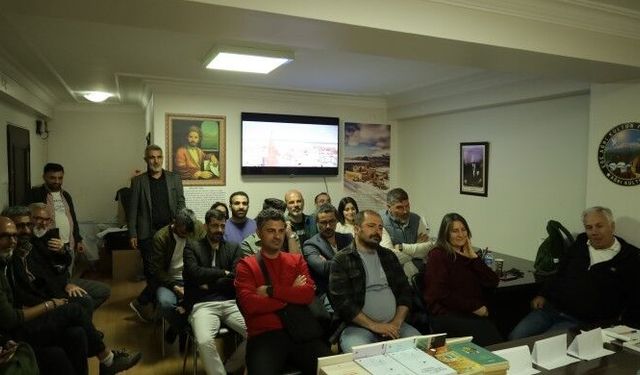 Yazarlar Kürt şiirleri için ne dedi?