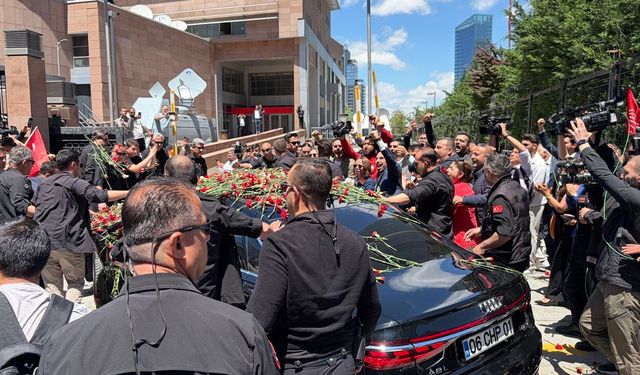 Kılıçdaroğlu’na çiçekli karşılama