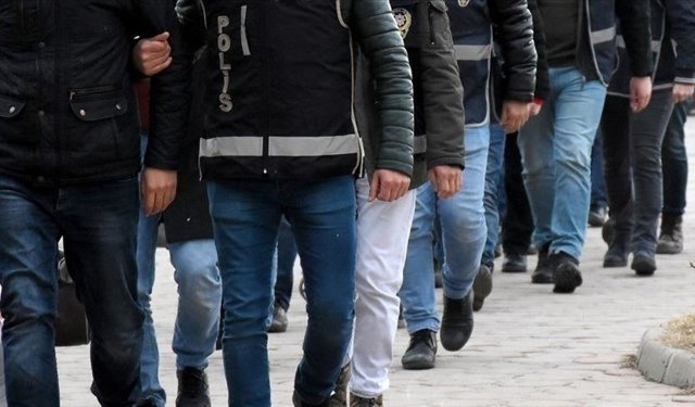 İzmir merkezli 8 ilde 1,6 milyarlık operasyon