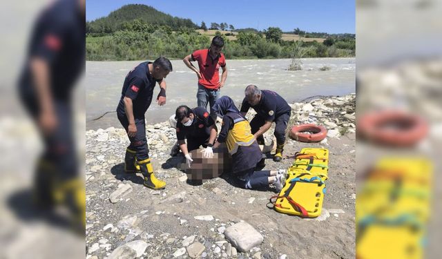 Serinlemek için girdiği suda hayatını kaybetti