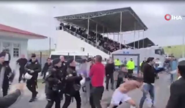 9 gollü maçta saha savaş alanına döndü
