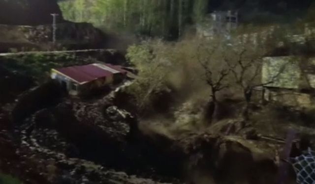 Şırnak'ta dere taştı, köylüler evlerini boşalttı