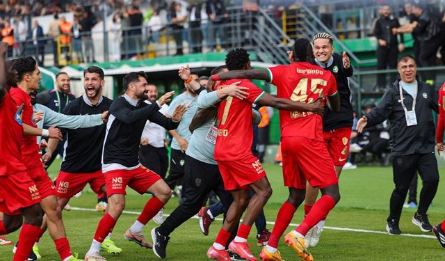 Direniş, emek, inanç: Amedspor tarih sahnesinde!