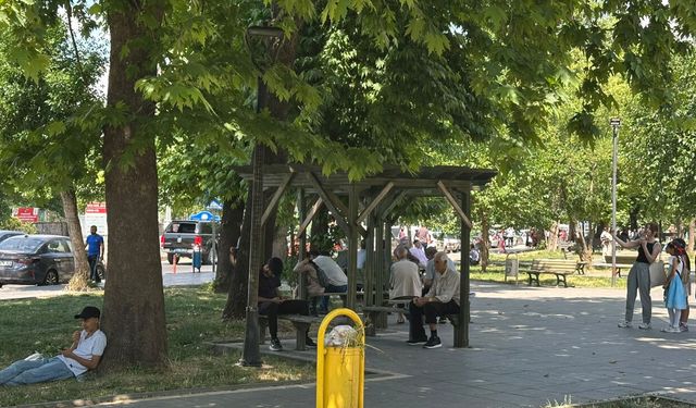 Diyarbakır’da meydanlar boşaldı; herkes gölgelik alanlara kaçtı