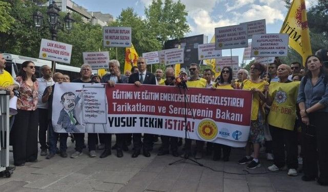 Eğitim Sen bakanlık önünden seslendi: Yusuf Tekin istifa
