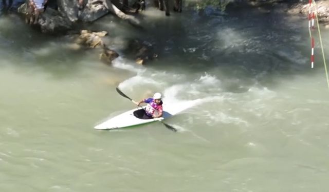 Tunceli’de kano slalom yarışı