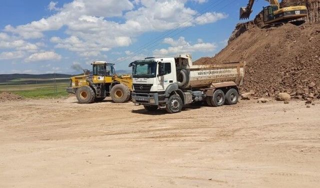 DEM Parti Van Milletvekili: Kayyım, eski başkana yol yapıyor