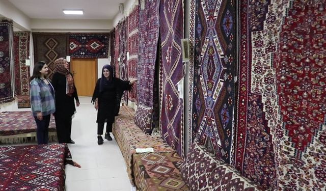 Van ve Hakkari'nin kilim motifleri öyküleriyle gelecek kuşaklara aktarılıyor