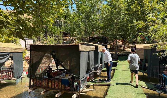 Çermik Belediye Başkanı Karamehmetoğlu, turistlerle bir araya geldi