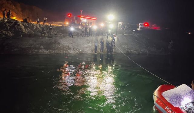 Barajdan su tahliye edildi, 26 kişi mahsur kaldı