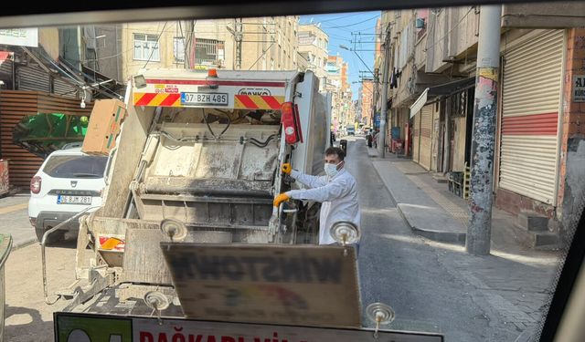 Diyarbakır’da çöp kamyonları trafiği kilitliyor