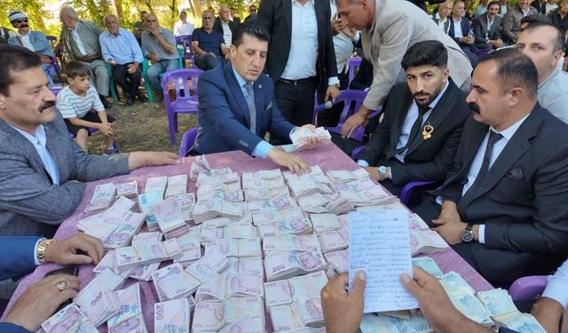 Şırnak'taki düğüne gelen paralar ve takılar dudak uçuklattı!