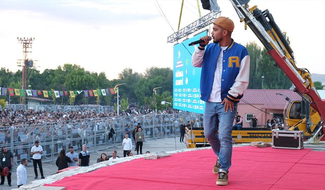 Sîmyager: Kendi Hikâyen Varken Başkasını Yazamazsın