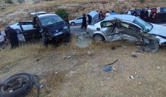 Mardin’de iki otomobil çarpıştı: 9 yaralı