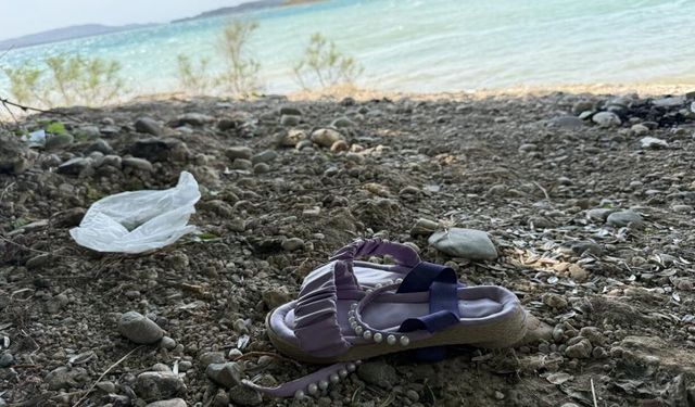 Çocuğunun terliğini almak isterken suya düşerek hayatını kaybetti