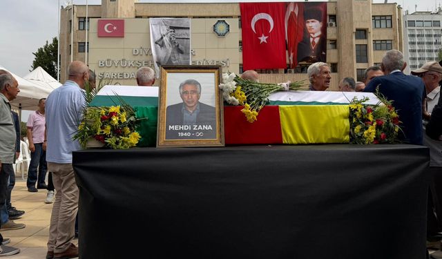 Mehdi Zana, Diyarbakır Büyükşehir Belediyesi önünde anıldı