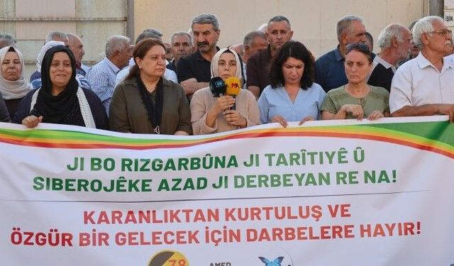 Diyarbakır 5 Nolu Cezaevi önünde yüzleşme çağrısı