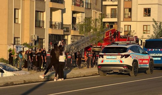 Diyarbakır'da balkonda asılı kalan kadın bu şekilde kurtarıldı