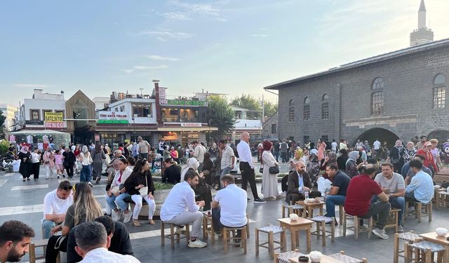 Diyarbakır’da sonbahar bereketi turistlerle doldu