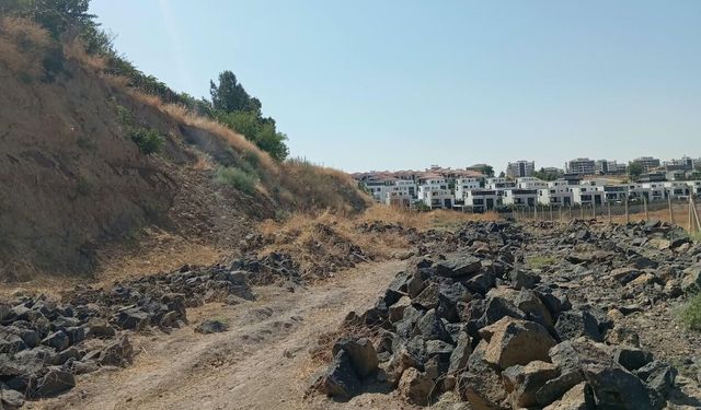 Diyarbakır’da ev sahiplerini korkutan kazı: Toprak kayarsa evlerimiz gidecek