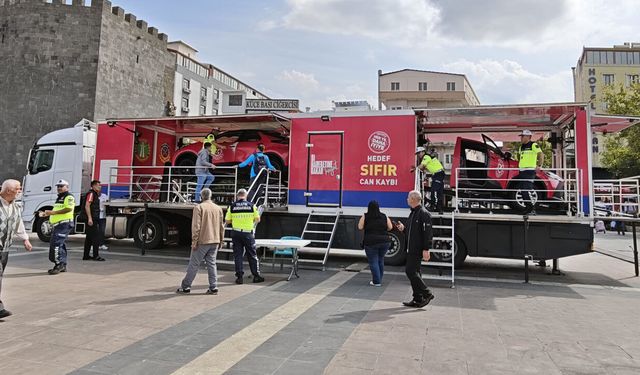 Diyarbakır’da, Dağkapı Meydanında uygulamalı trafik eğitimi