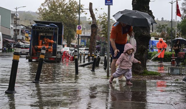 İstanbul'da okullar yarın da tatil edildi