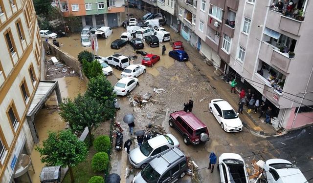 İstanbul'da sel felaketi: 2 kişi yaşamını yitirdi