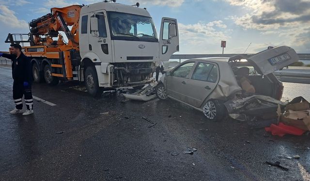 Adıyaman'ın Gölbaşı ilçesinde 4 aracın karıştığı zincirleme trafik kazasında 6 kişi yaralandı.