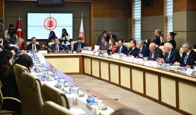 Mekke Anlaşması Komisyon’dan geçti