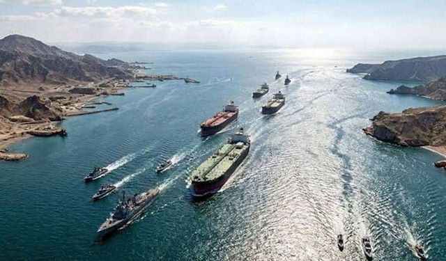 İran: Basra Körfezi’nde 4 petrol gemisi vuruldu