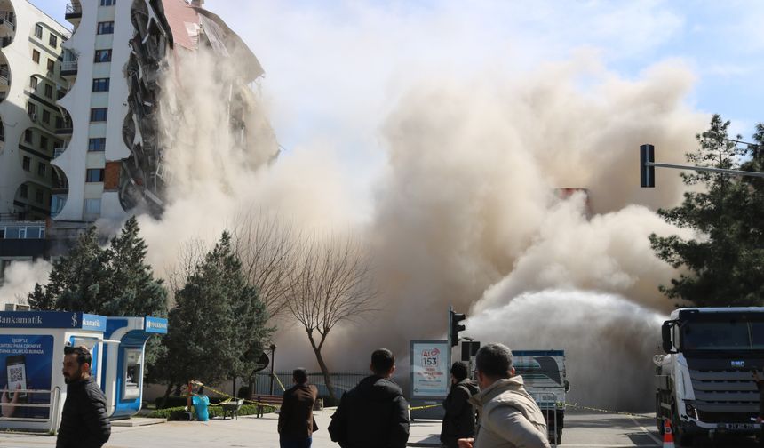 Galeria'da yıkım devam ediyor