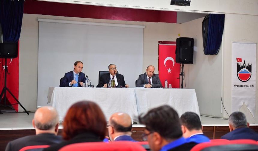 Vali Su, Hazro muhtarlarıyla bir araya geldi