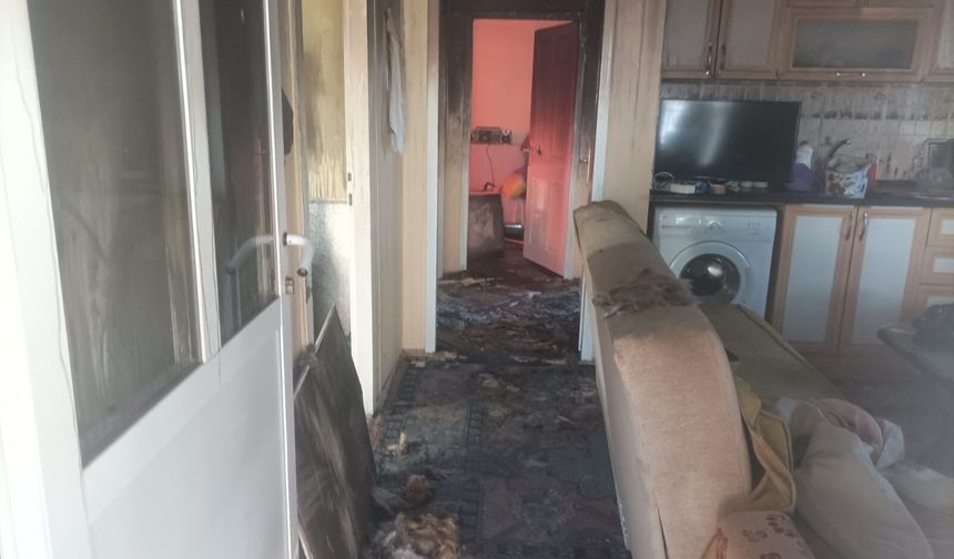 Prefabrik ev alev alev yandı