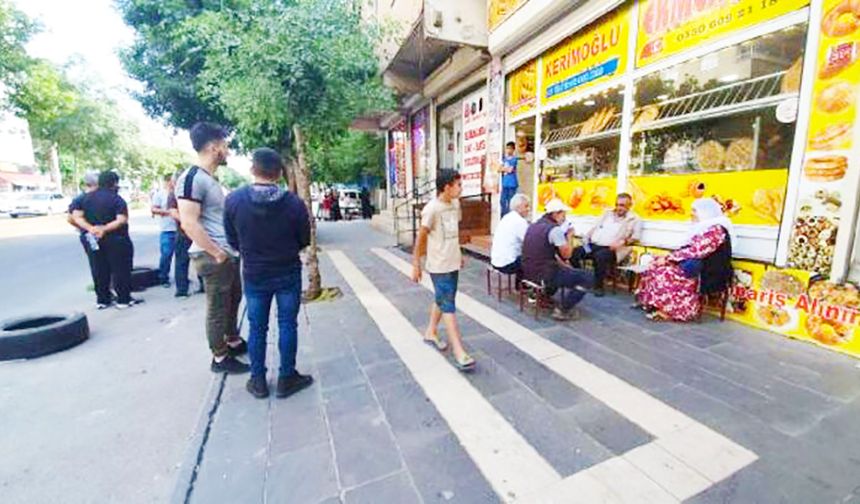 Diyarbakır'da baba- oğul, bacaklarından vuruldu